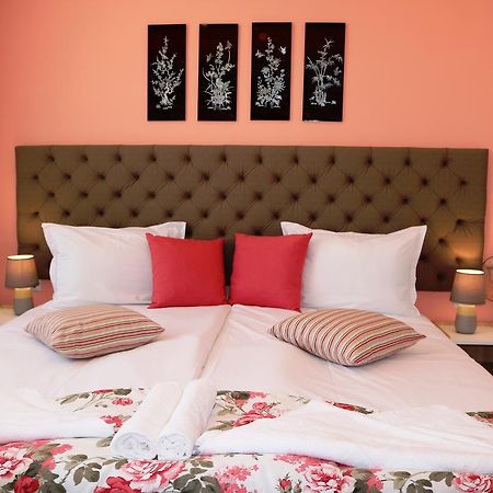 Sea Port Celebrity Apartment - Lets4Holiday Варна Экстерьер фото