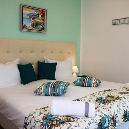 Sea Port Celebrity Apartment - Lets4Holiday Варна Экстерьер фото