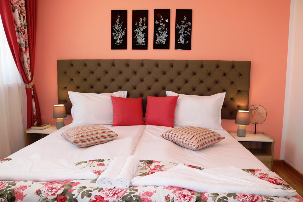 Sea Port Celebrity Apartment - Lets4Holiday Варна Экстерьер фото