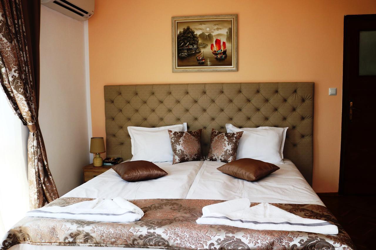 Sea Port Celebrity Apartment - Lets4Holiday Варна Экстерьер фото