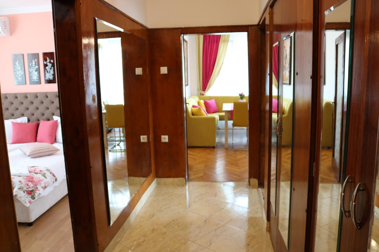 Sea Port Celebrity Apartment - Lets4Holiday Варна Экстерьер фото