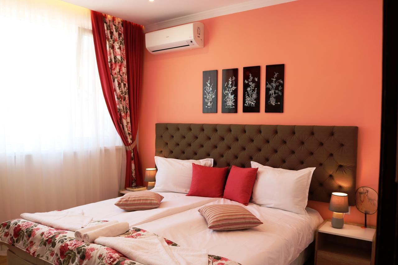 Sea Port Celebrity Apartment - Lets4Holiday Варна Экстерьер фото