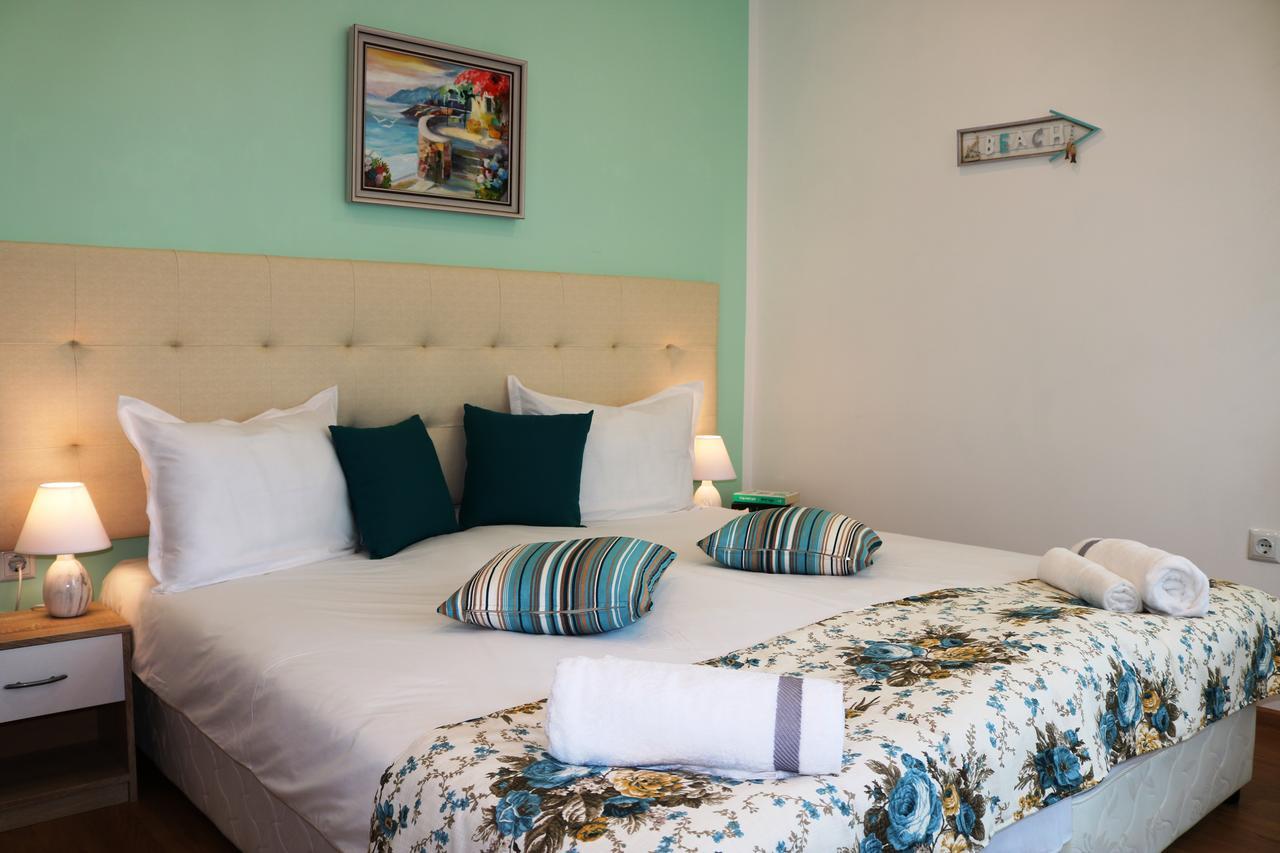 Sea Port Celebrity Apartment - Lets4Holiday Варна Экстерьер фото