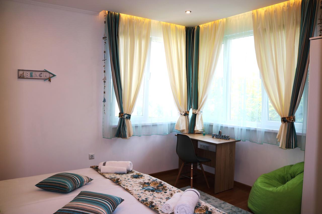 Sea Port Celebrity Apartment - Lets4Holiday Варна Экстерьер фото
