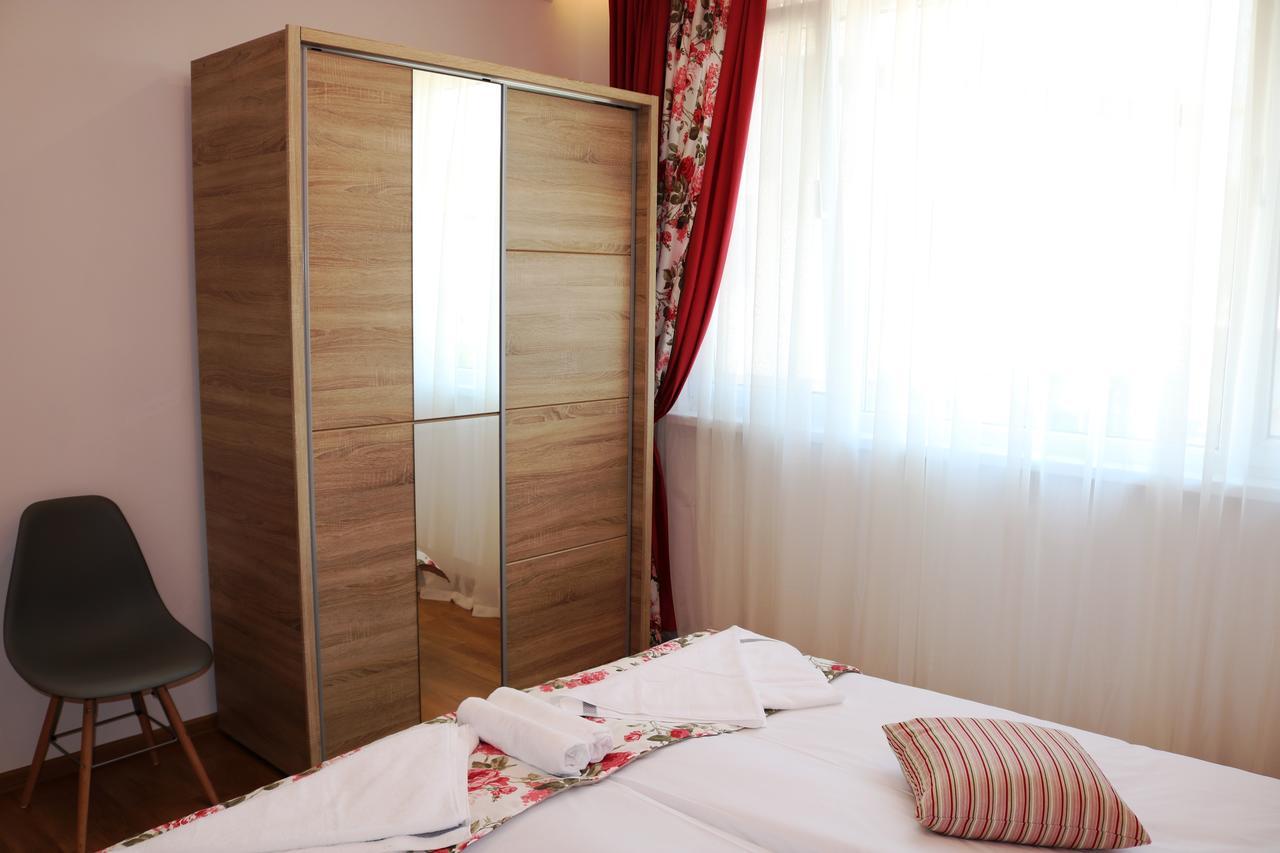 Sea Port Celebrity Apartment - Lets4Holiday Варна Экстерьер фото