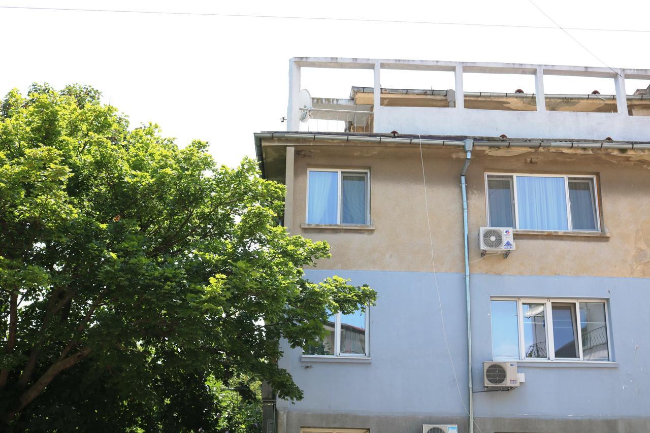 Sea Port Celebrity Apartment - Lets4Holiday Варна Экстерьер фото