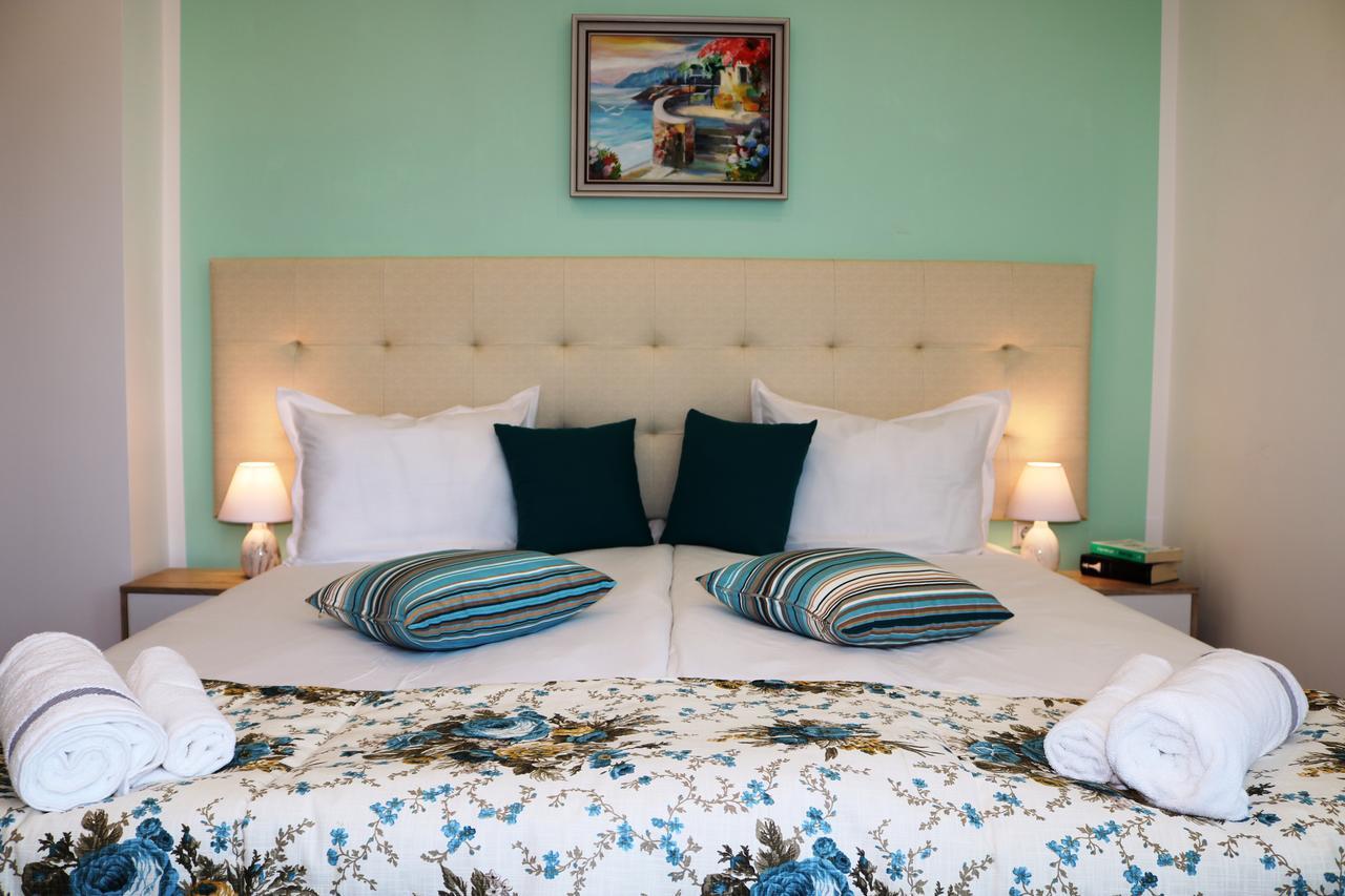 Sea Port Celebrity Apartment - Lets4Holiday Варна Экстерьер фото