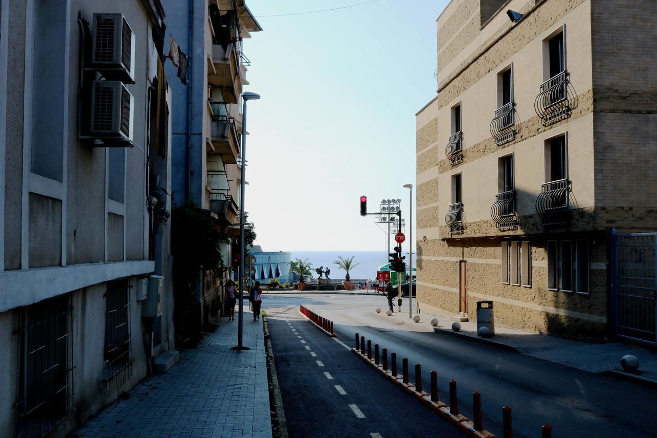 Sea Port Celebrity Apartment - Lets4Holiday Варна Экстерьер фото