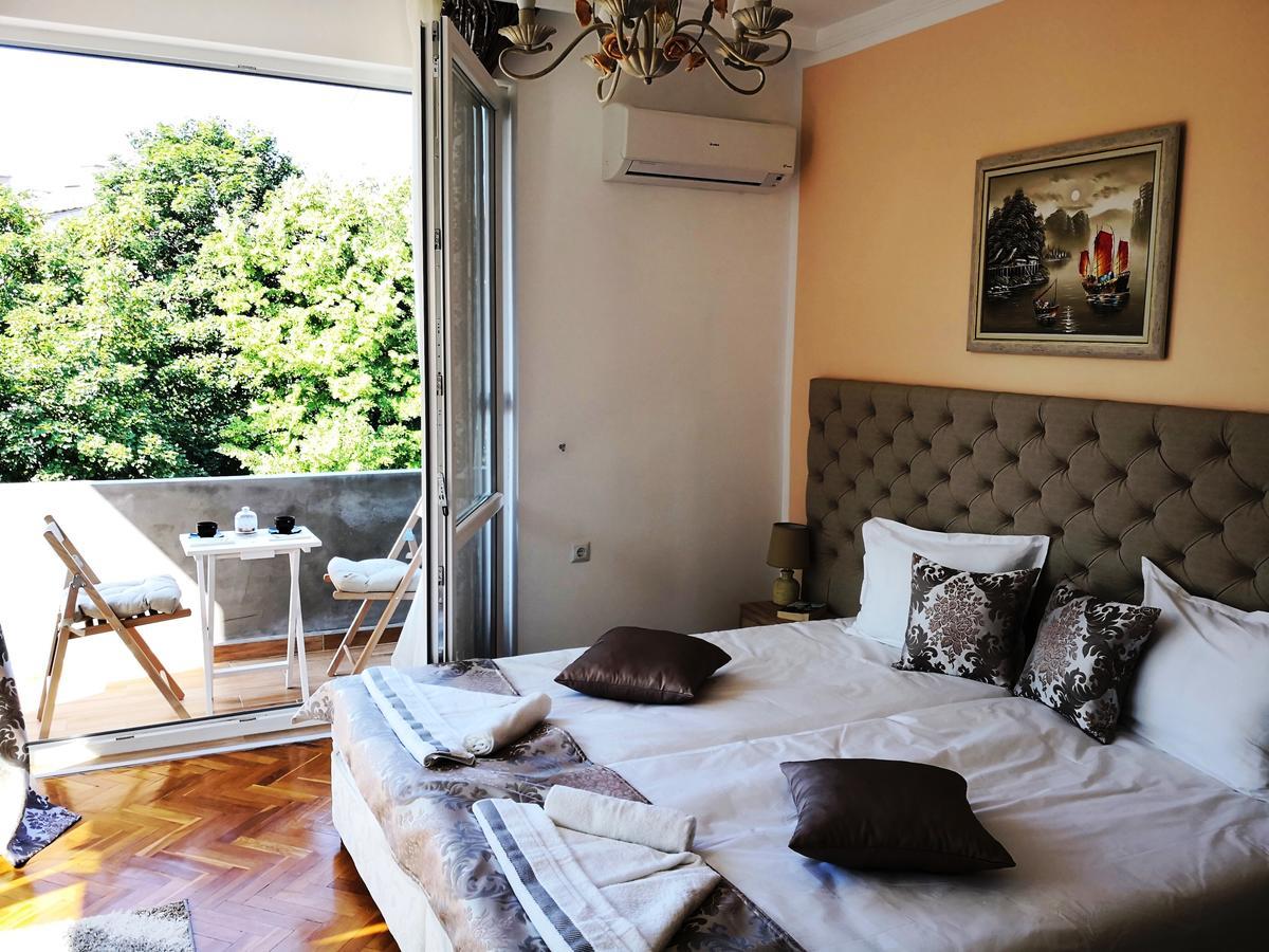 Sea Port Celebrity Apartment - Lets4Holiday Варна Экстерьер фото